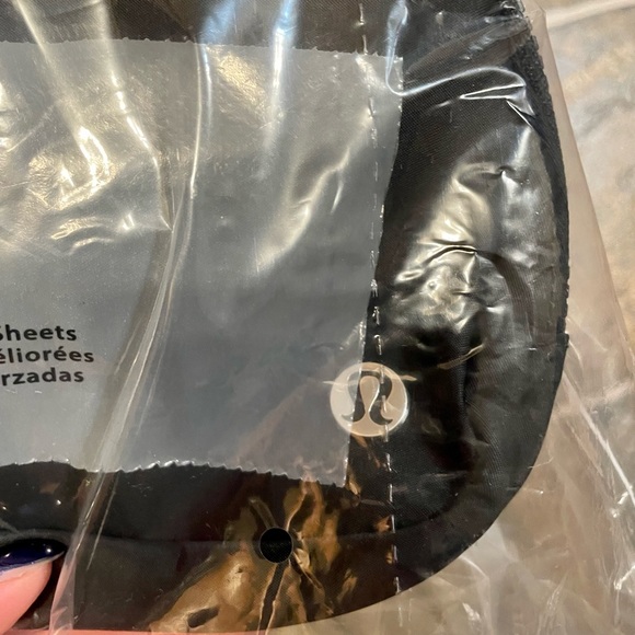 Lululemon Everywhere Belt Bag - Authentic, NWT - Black, Burnt Caramel - Picture 14 of 15